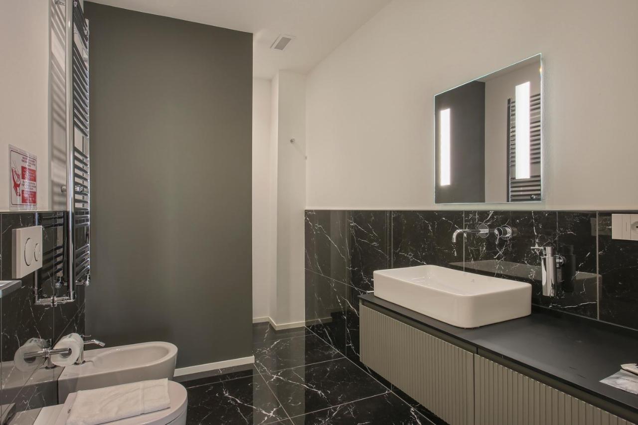 Milan Chic Luxury Apartments-Hosted By Sweetstay ภายนอก รูปภาพ