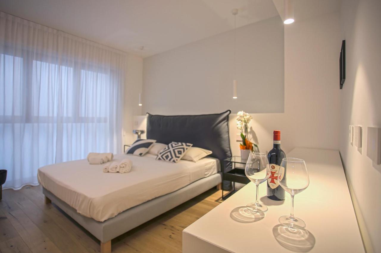 Milan Chic Luxury Apartments-Hosted By Sweetstay ภายนอก รูปภาพ